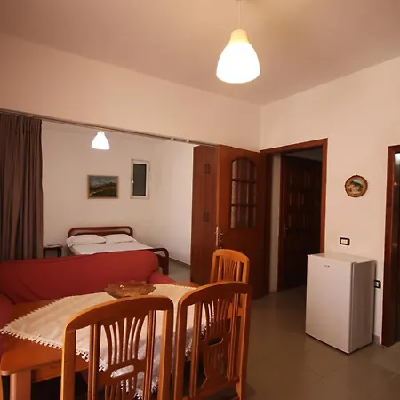 Viron Apartament * Himare