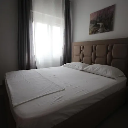 Viron Apartament Himare